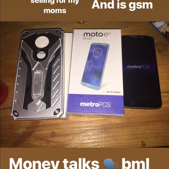 I’m selling an unlocked phone for my mom - Picture 5 of 6
